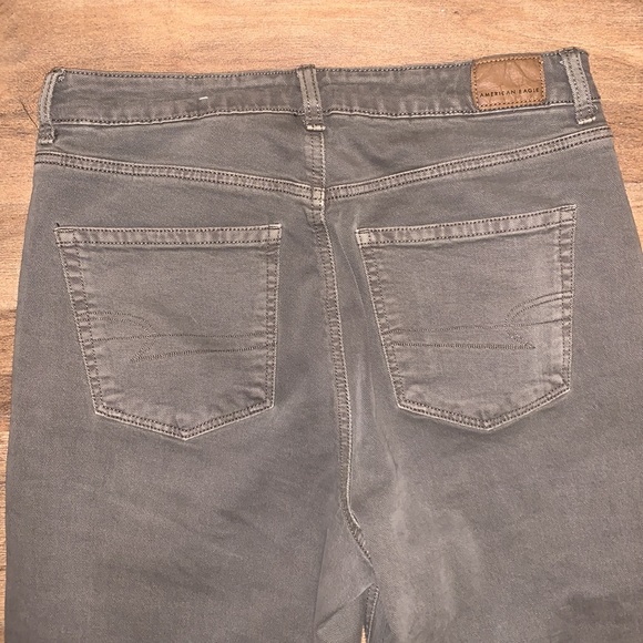 American Eagle High Waisted Mom Jeans - Picture 5 of 5